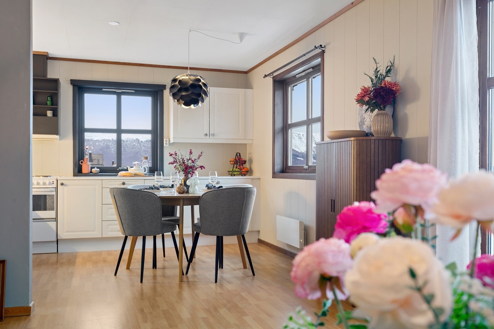 Fra stue mot kjøkken Galleribilde