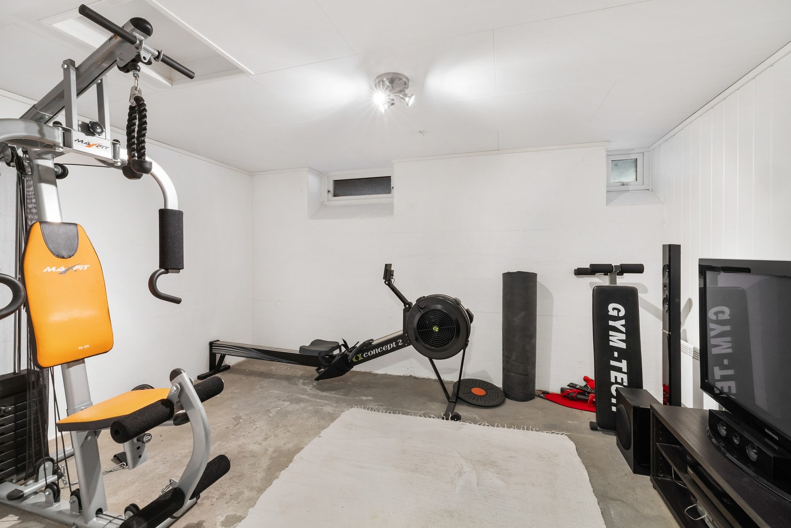 Rom i kjeller innredet til treningsrom Galleribilde