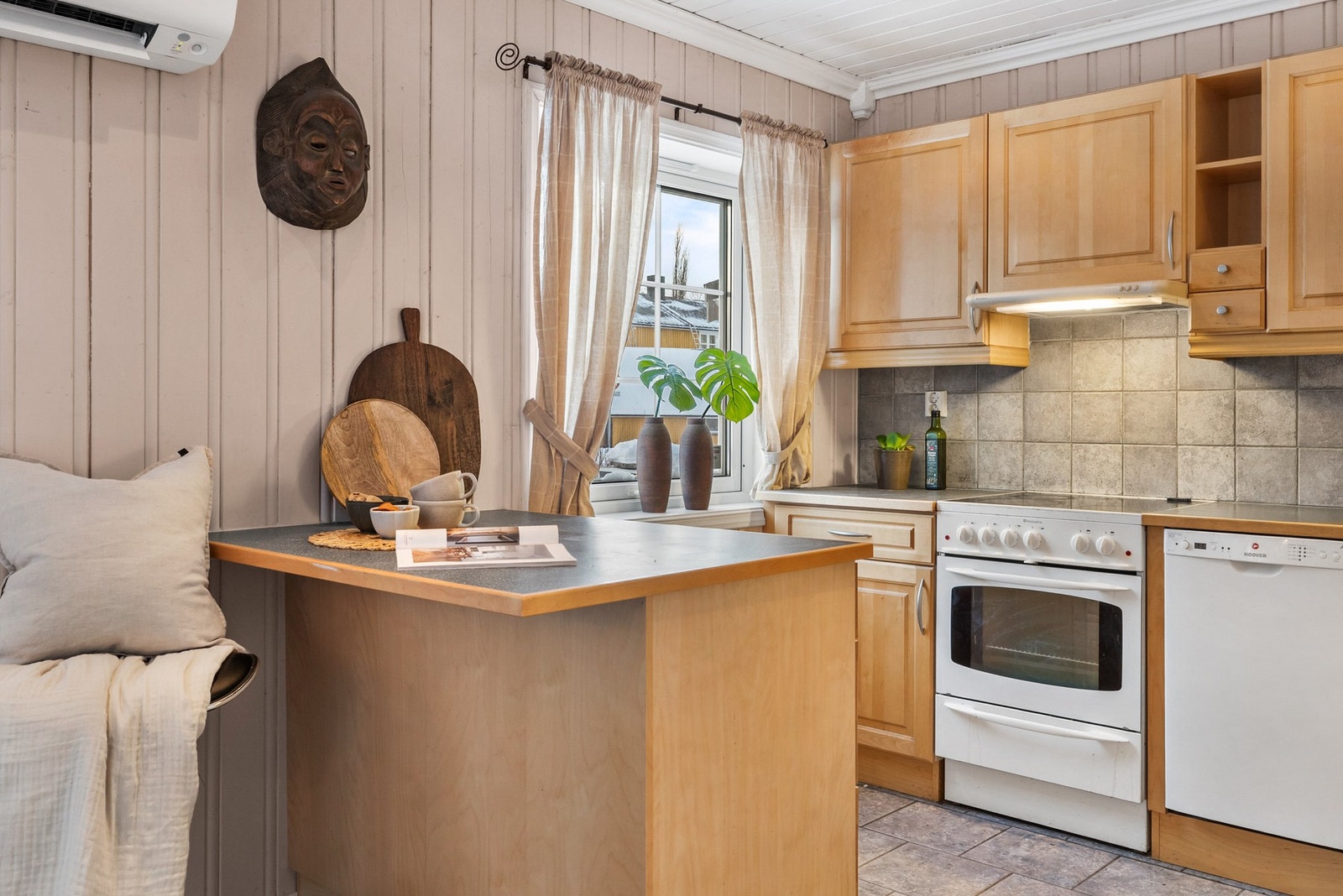 Her er det god plass til både matlaging og trivsel Galleribilde