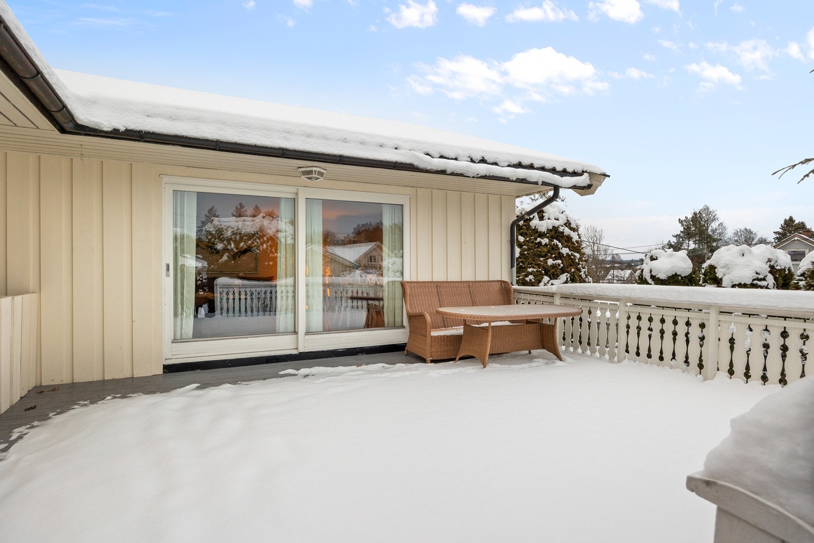 Den store verandaen er en flott forlengelse av stuen. Galleribilde