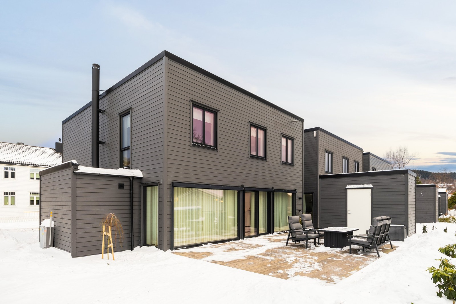 Strøken enebolig fra 2024 på endetomt i et familievennlig strøk på Nardo. Galleribilde