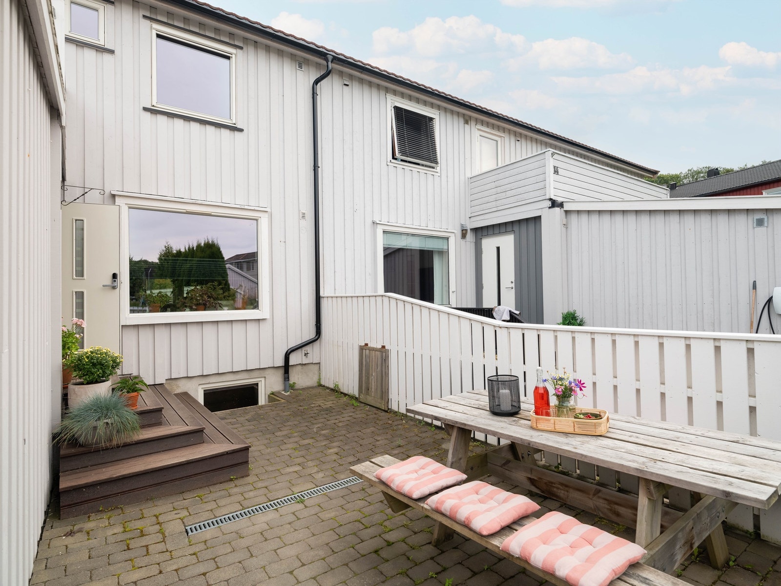 Huset ble etterisolert i 2013 av Norbygg AS. Vinduer og ytterdører byttet Galleribilde