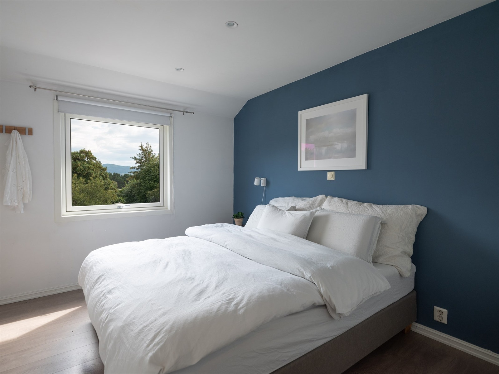 Hovedsoverommet er på 11 kvm. Utsikt ut i det fri Galleribilde