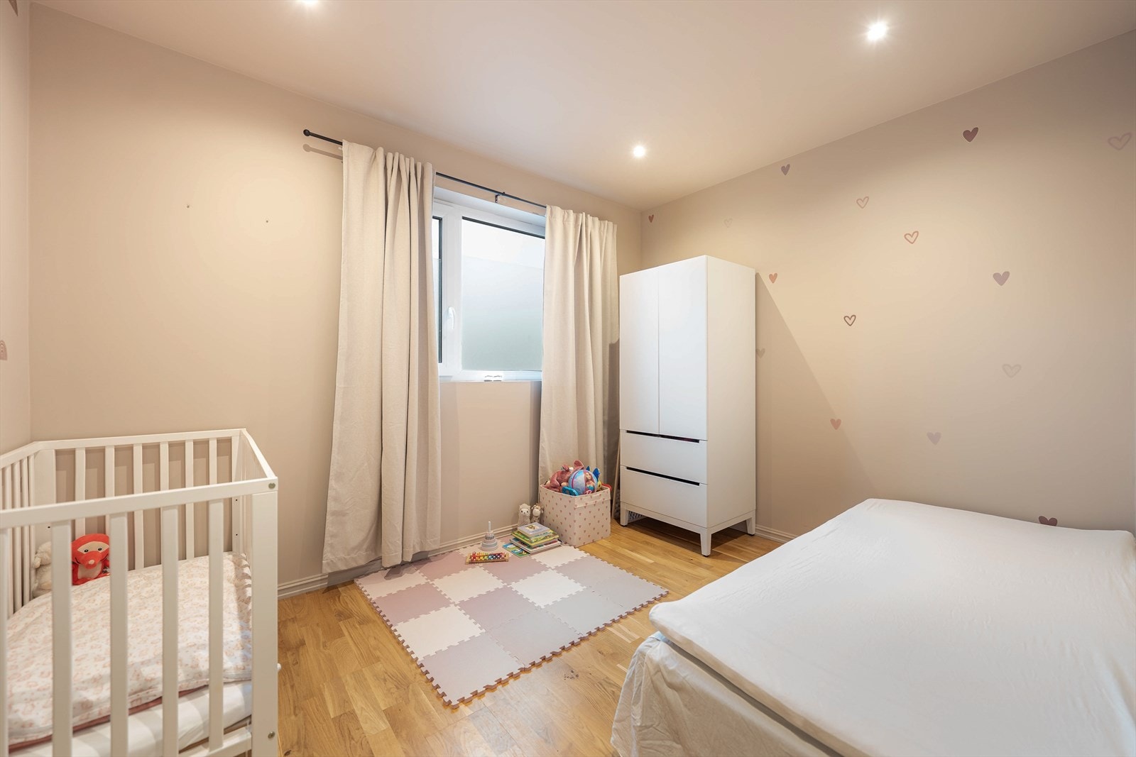 Soverom nr 3 er også av god størrelse, og har plass til møblement etter ønske. Galleribilde