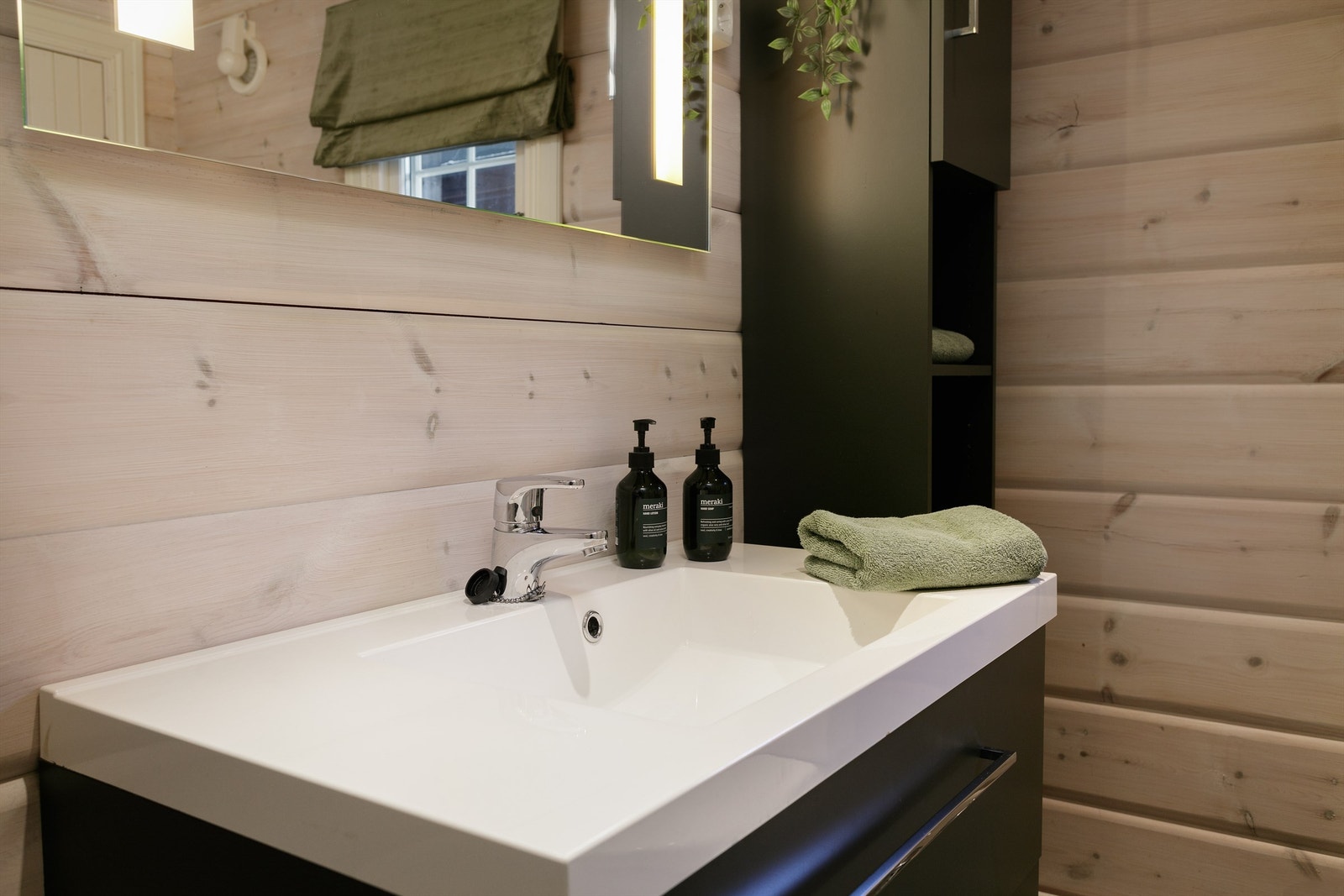 Detaljefot fra bad Galleribilde