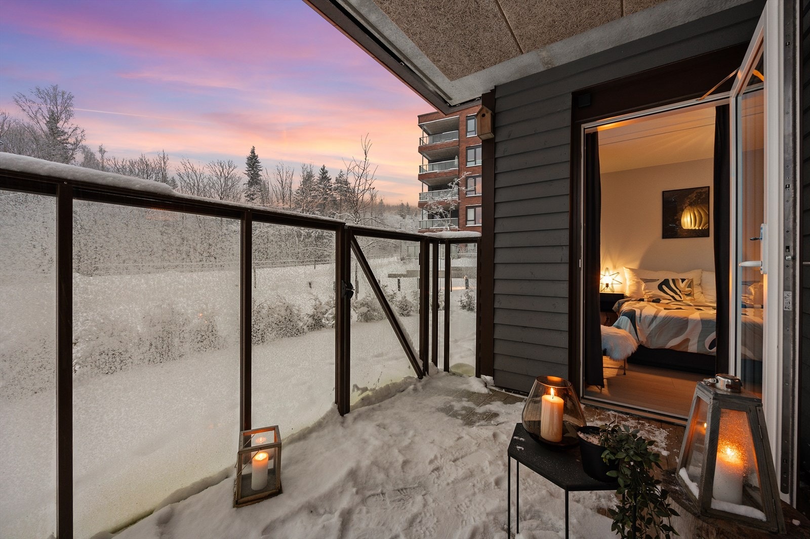 - Markterasse med god plass til utemøbler - Galleribilde