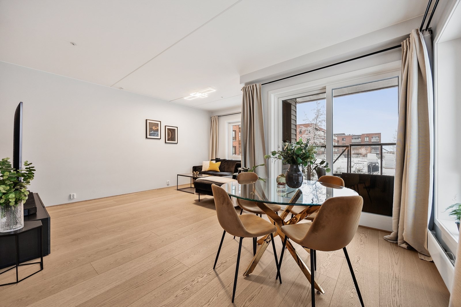 - Svært romslig og god stue - Galleribilde