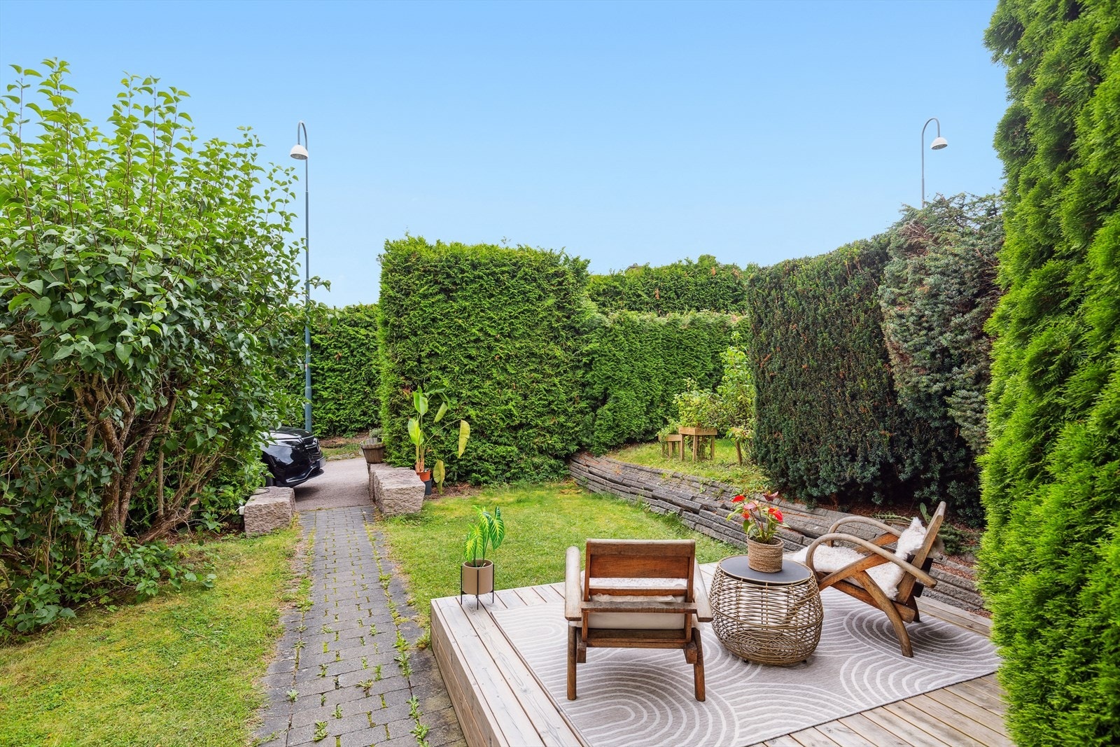 Terrasse i forbindelse med inngangspartiet på ca 10 m². Galleribilde