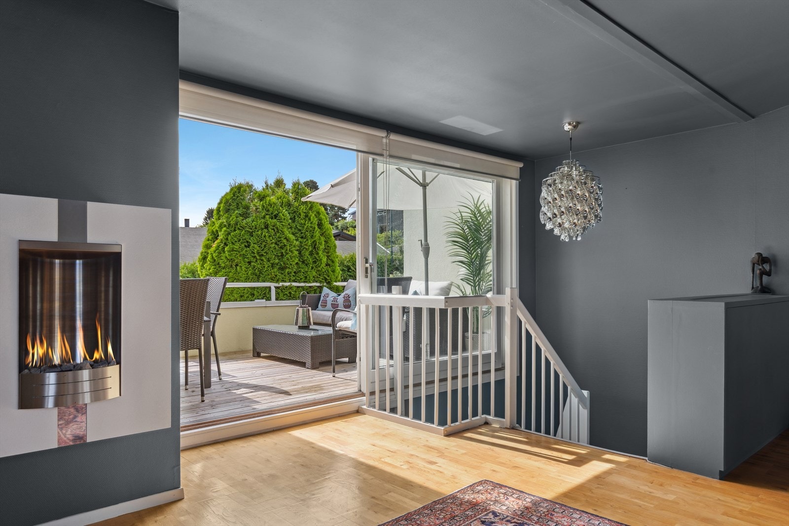 Fint plassert gasspeis som du har glede av både fra sofakroken og spisegruppen. Galleribilde