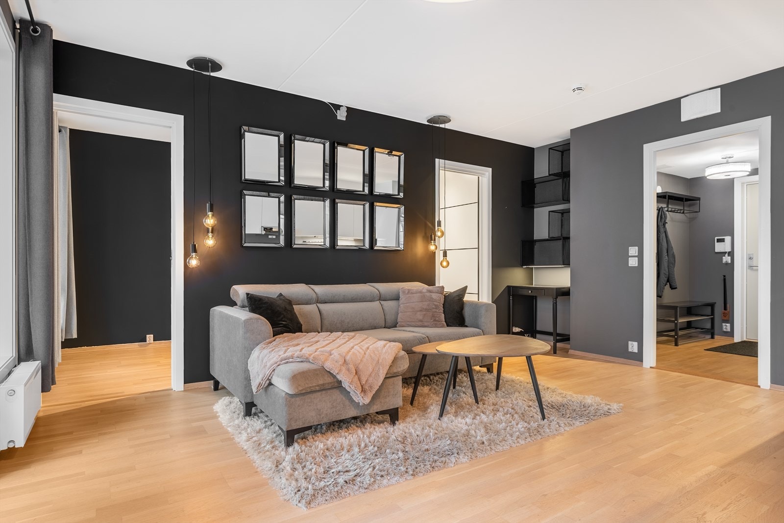 Fra stuen er det adkomst til soverommet. Galleribilde