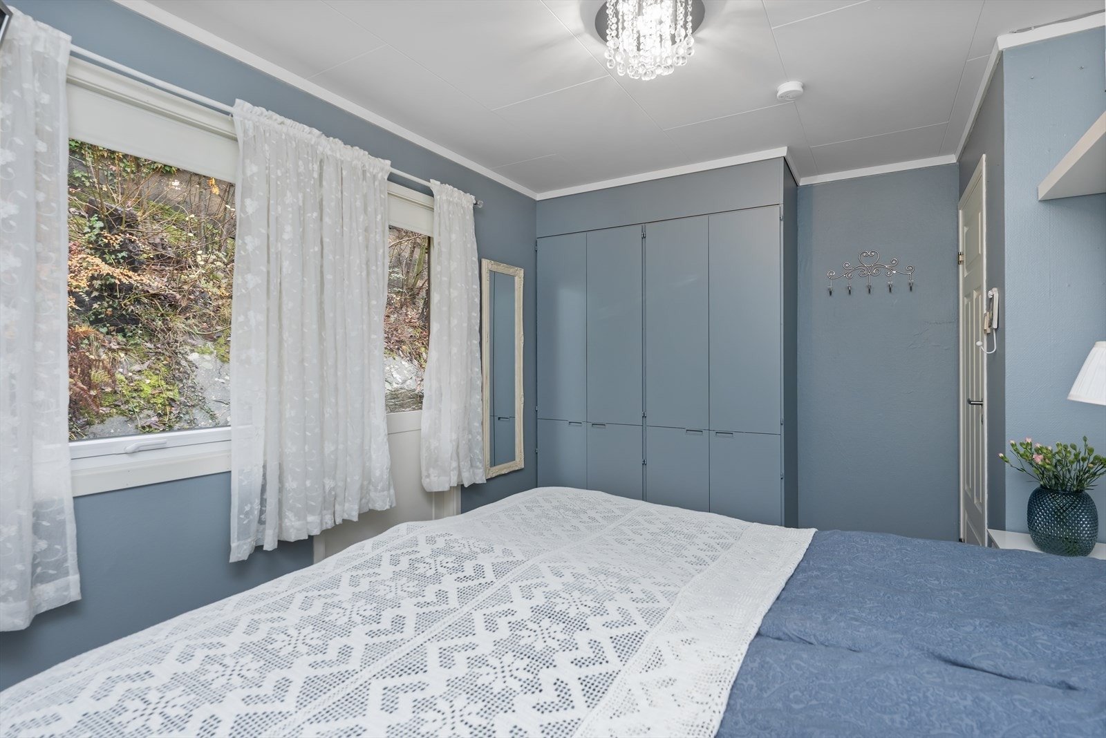 Praktisk innebygd garderobe løsning Galleribilde