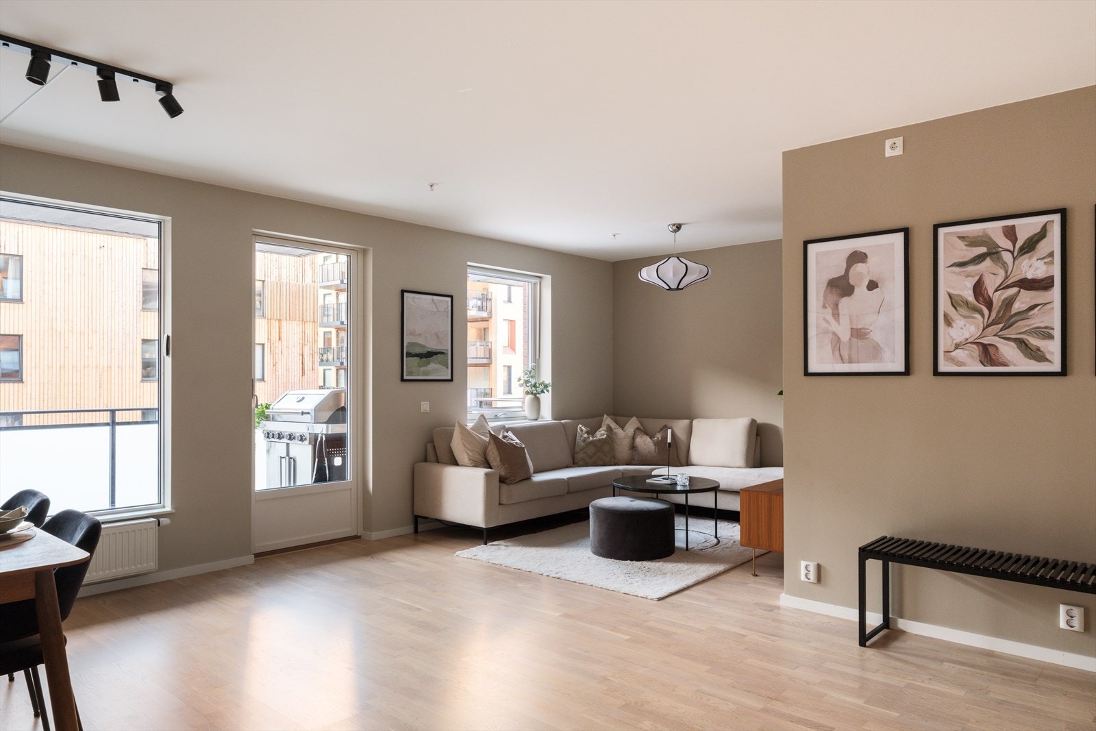 Her får man en god planløsning med delikate og tidsriktige fargevalg, noe som gjør det enkelt å sette sitt personlige preg på leiligheten. Galleribilde