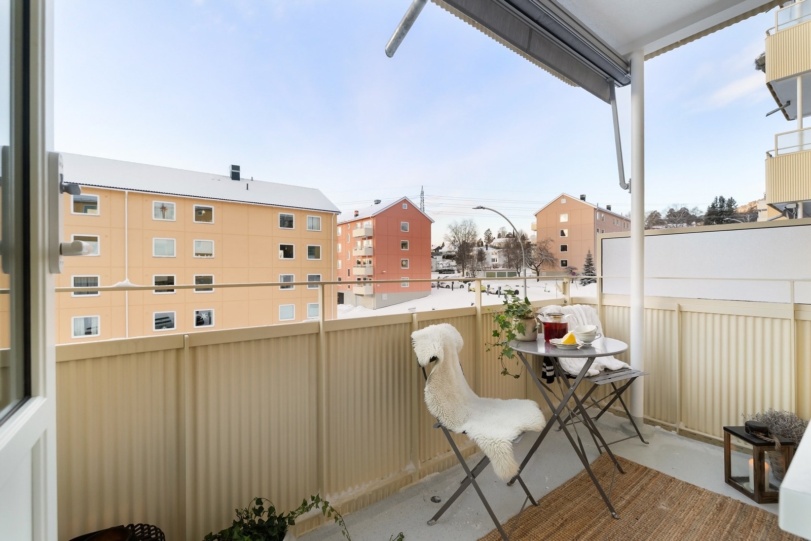 Fra stuen er det videre adkomst til en hyggelig balkong på ca. 5 kvm Galleribilde