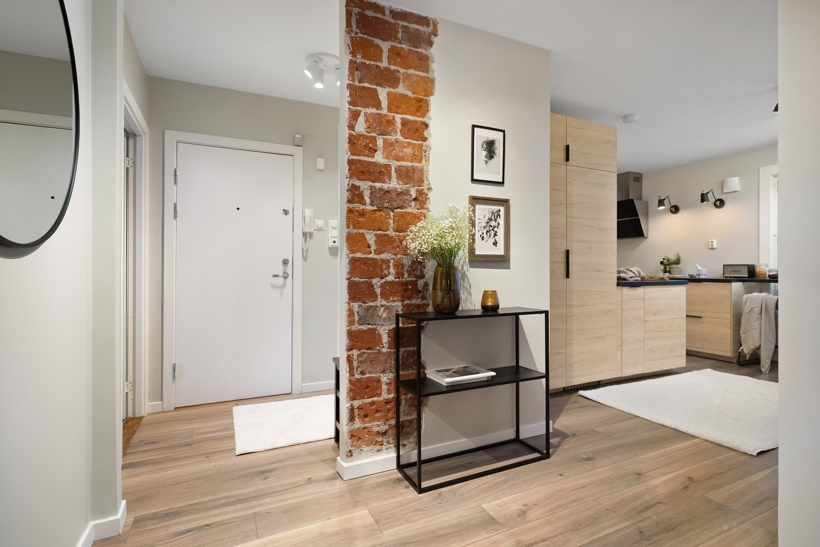 Delikat 3-roms med god standard, vestvendt balkong og fin beliggenhet omkranset av store grøntarealer Galleribilde