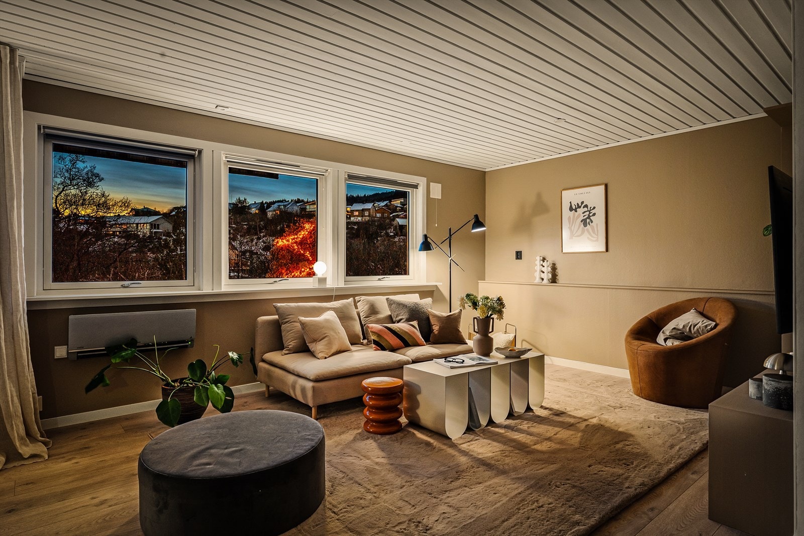 Beliggende i et barnevennlig og rolig nabolag, er alt lagt til rette for en enkel hverdag. Galleribilde