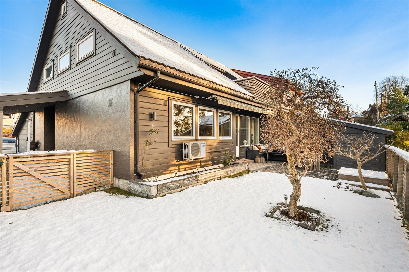 Videre har man flere fine grøntareal opparbeidet med flott gressplen. Galleribilde