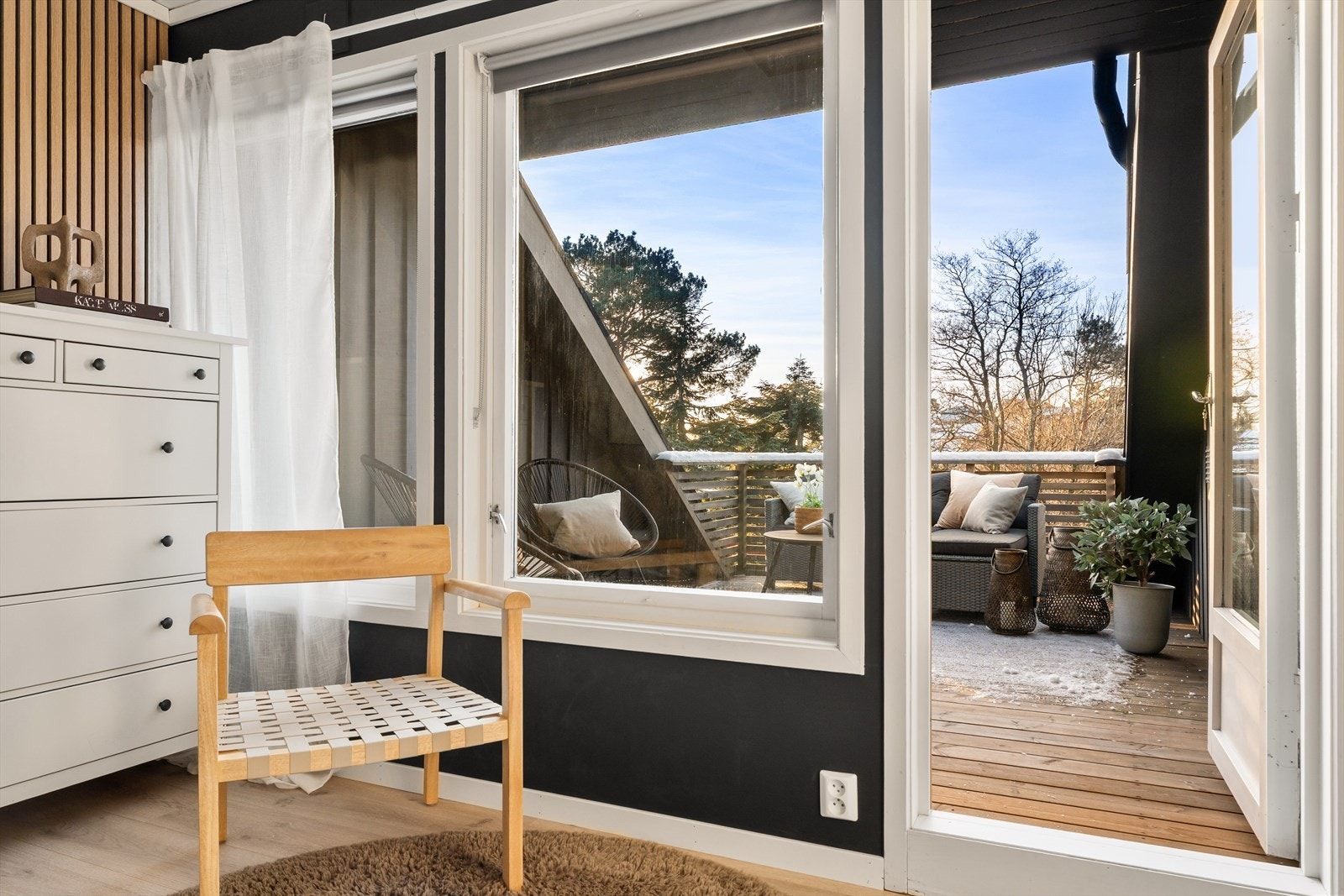 Soverom 1 måler ca. 13,42 m² og oppleves som et naturlig hovedsoverom. Galleribilde