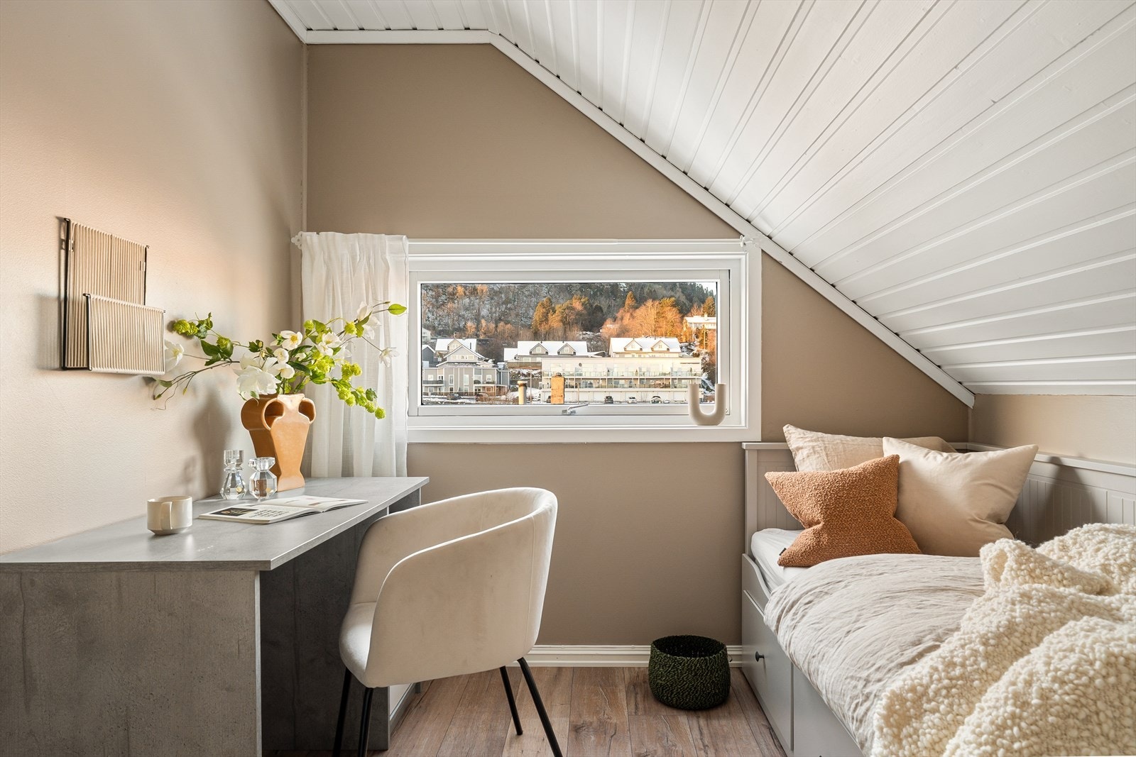 Rommet passer også ypperlig som hjemmekontor. Galleribilde