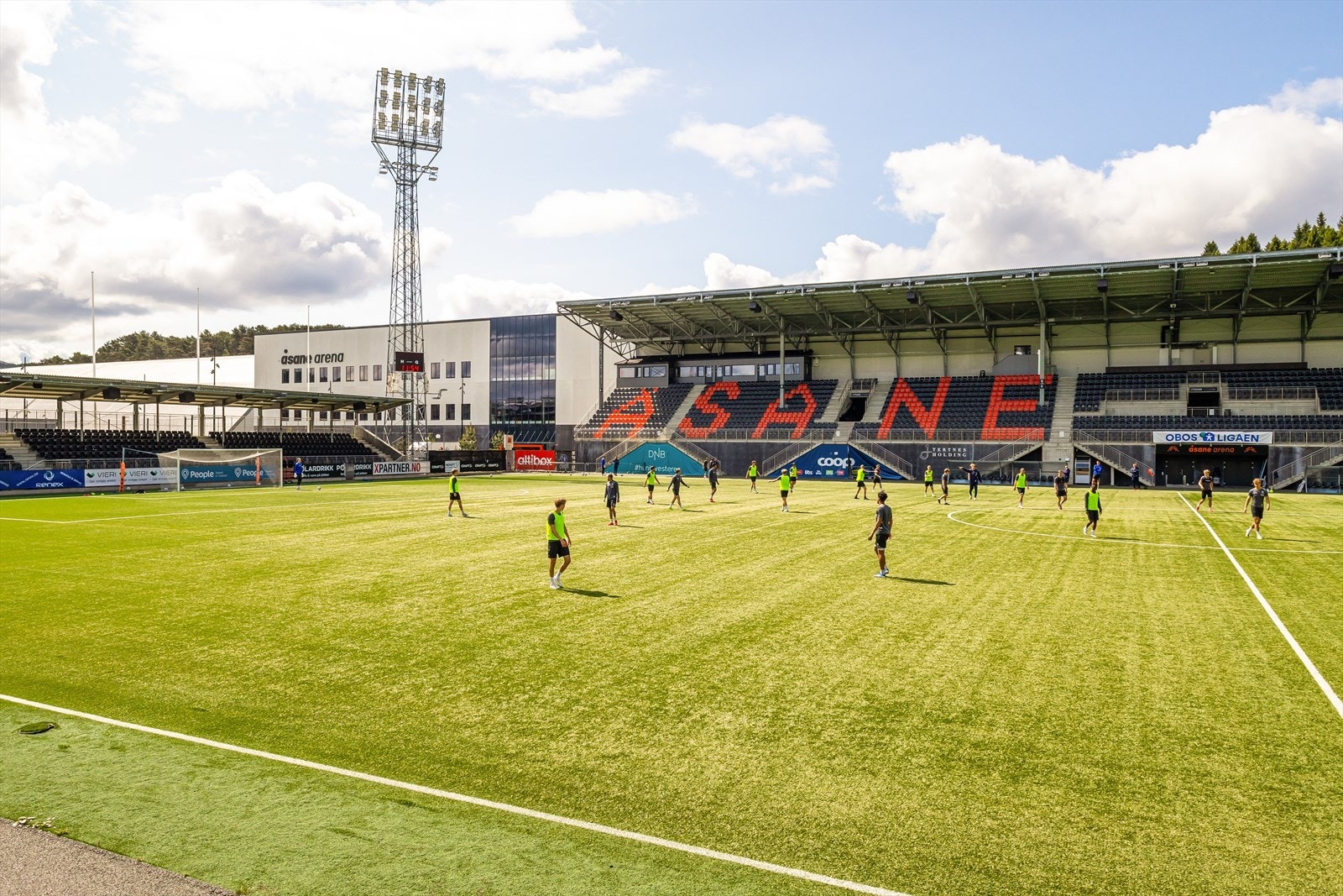 Nærområde - Åsane Arena, Vestlandshallen og fotballstadion Galleribilde