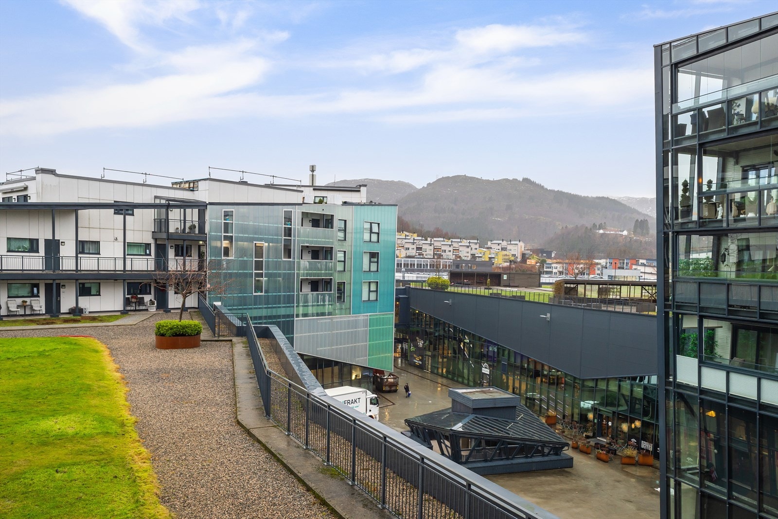 Utsikt fra egen "frokostbalkong" Galleribilde