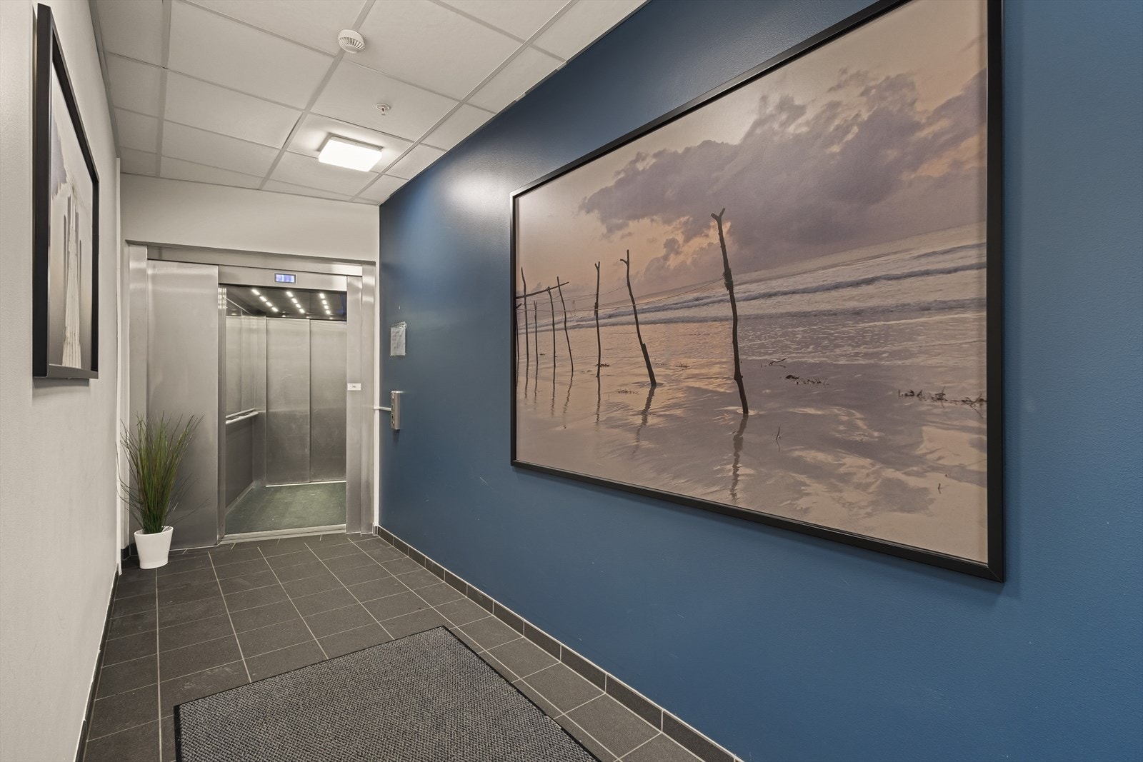 Fellesarealer med heis ned til garasjen Galleribilde