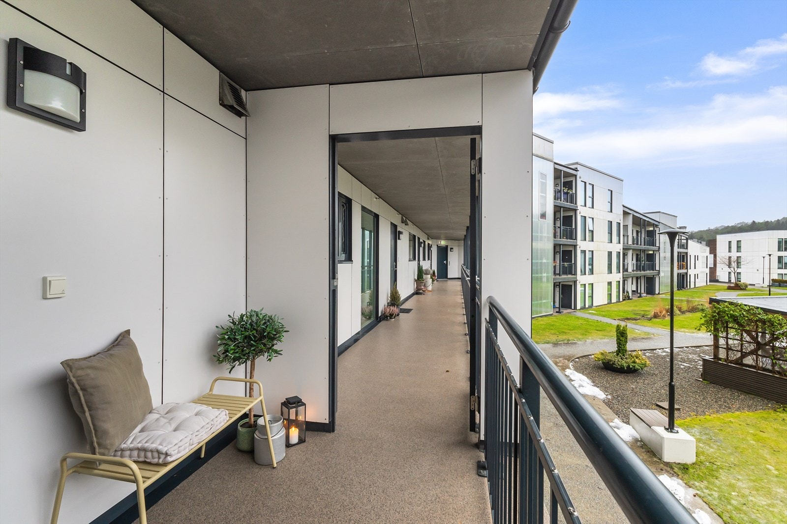 Egen "frokostbalkong" med utsikt utover taket. Galleribilde