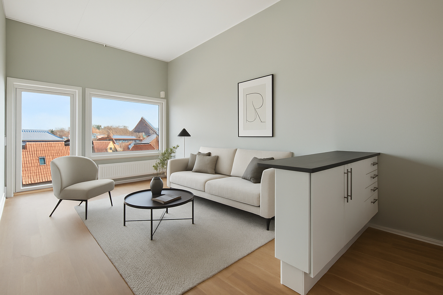 Stuen har hvitmalte vegger og 3-stavs parkett på gulv. Rommet har plass til sofagruppe og øvrig møblement, og fungerer som leilighetens naturlige oppholdsrom. Bilde er AI generert. Galleribilde