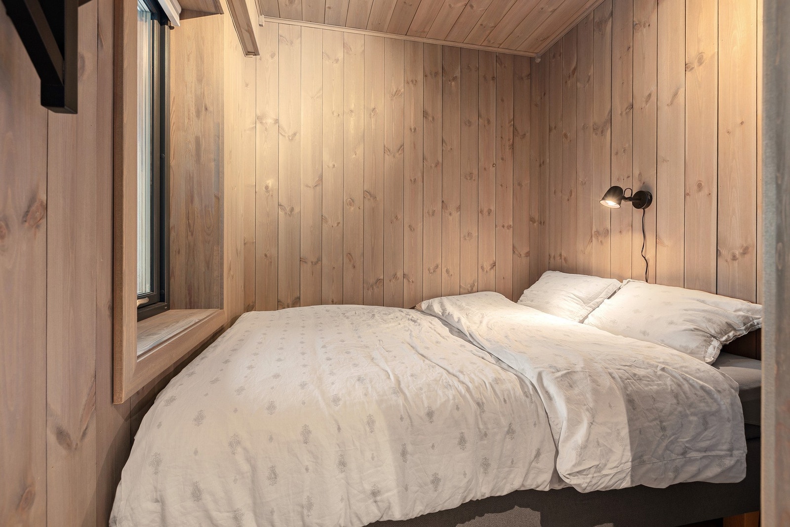 Det andre soverommet er noe mindre og egner seg godt som barnerom eller gjesterom, med plass til seng og tilhørende møblering. Galleribilde