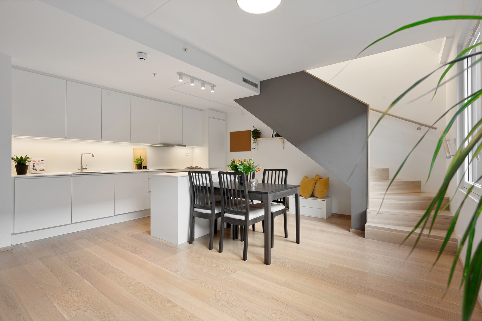 Kjøkkenallrommet blir fort det sosialt hjertet i boligen. Galleribilde