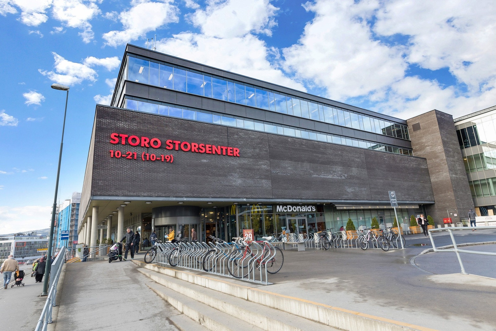 Storo Storsenter ligger i nørheten med alle tenkelige servicetilbud. Galleribilde