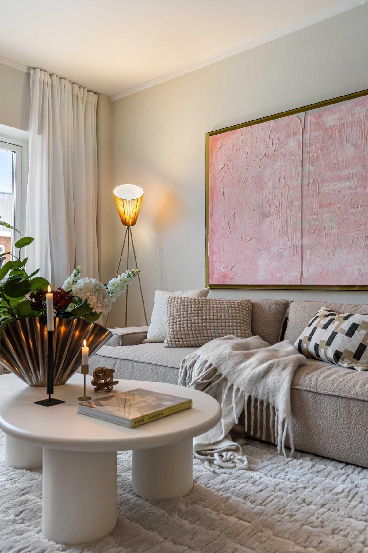 Leiligheten er malt i delikate fargetoner. Galleribilde