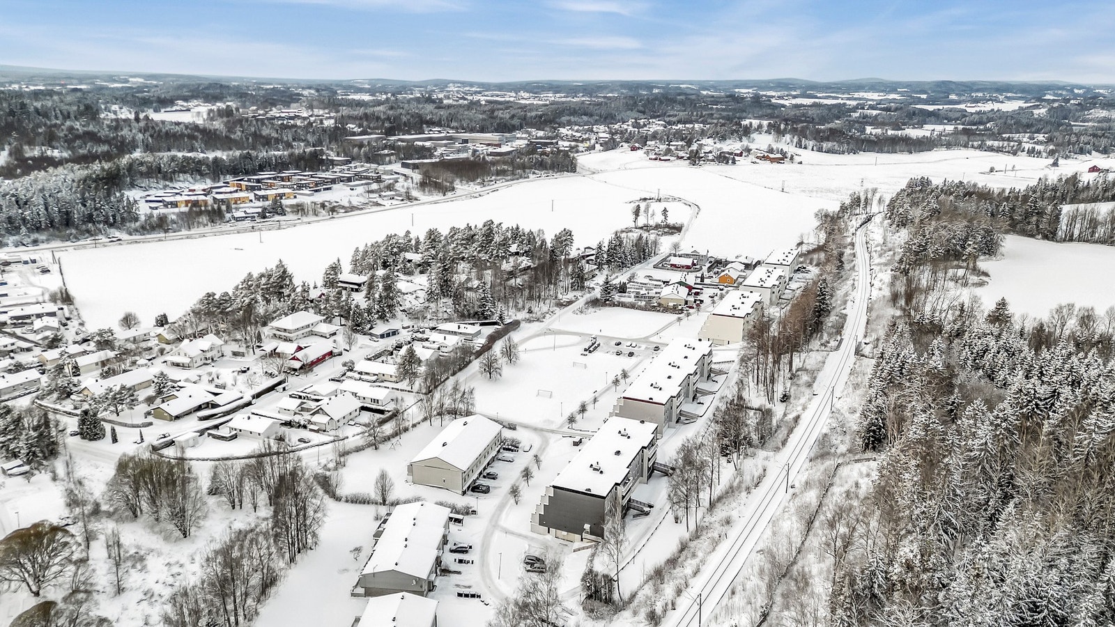 Leiligheten har nærhet til friarealer og flotte turområder. Galleribilde