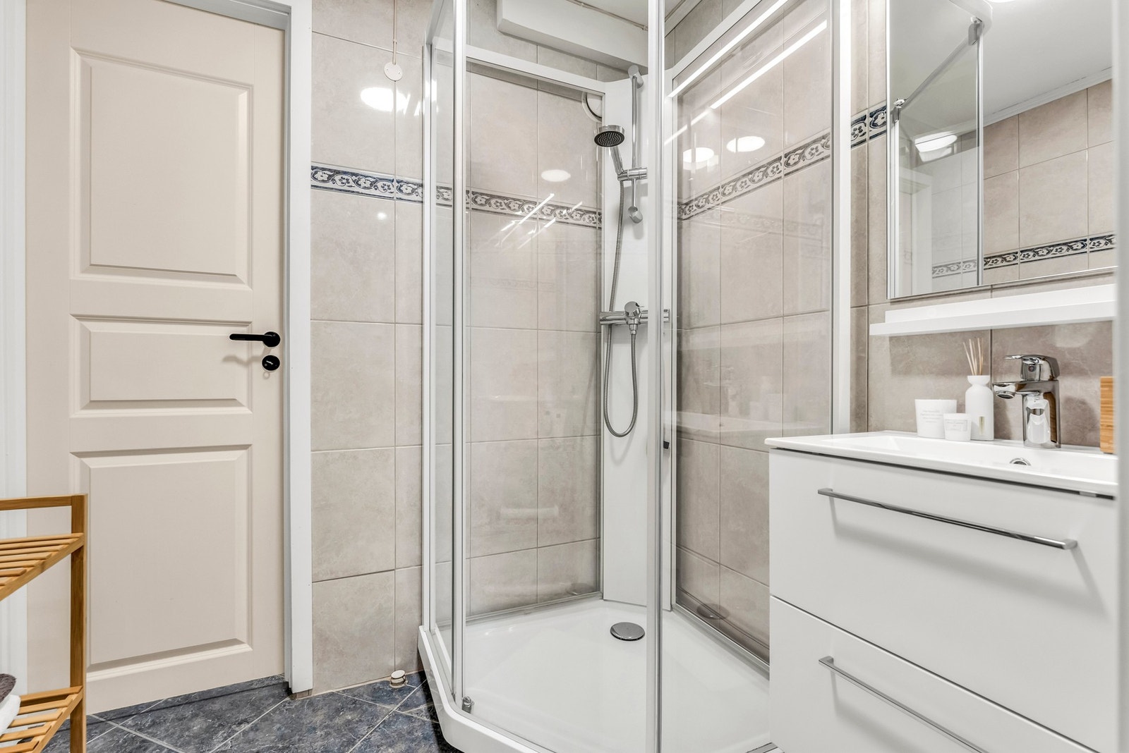 Pent flislagt bad/wc. Galleribilde