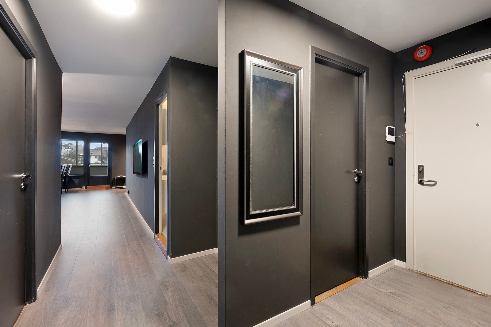 Nå er vi ute i gangen, her ligger det et wc rom. Galleribilde