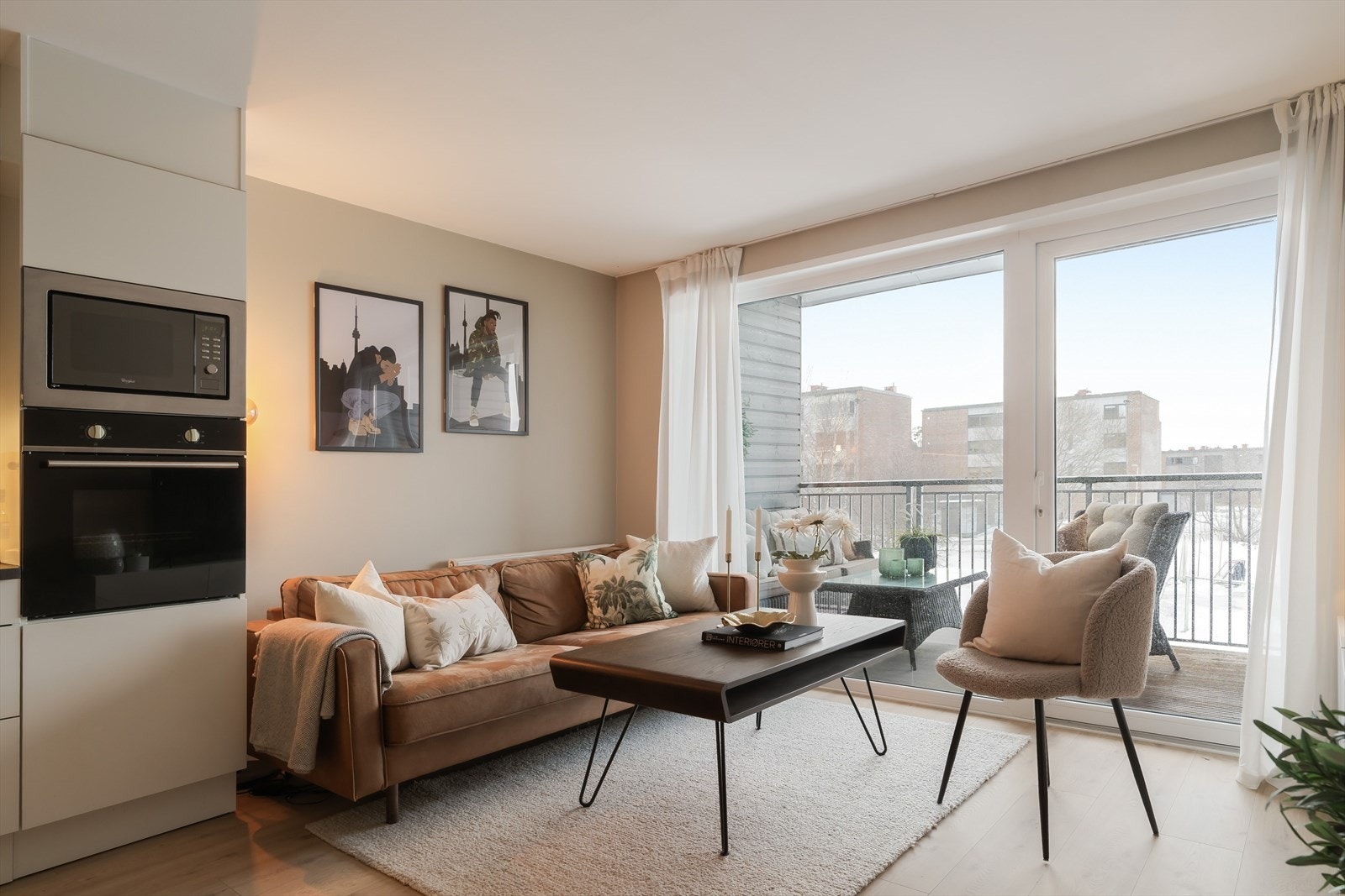 Inne i leiligheten finner man en praktisk stue/kjøkkenløsning på til sammen 19.5 m². Galleribilde