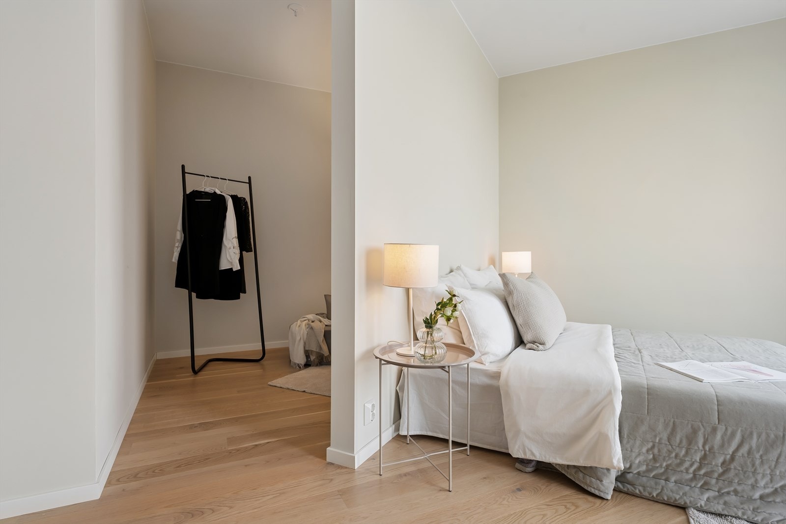 Boligen har en gjennomgående høy standard med lekre farge- og materialvalg, noe som gir et eksklusivt uttrykk. Galleribilde