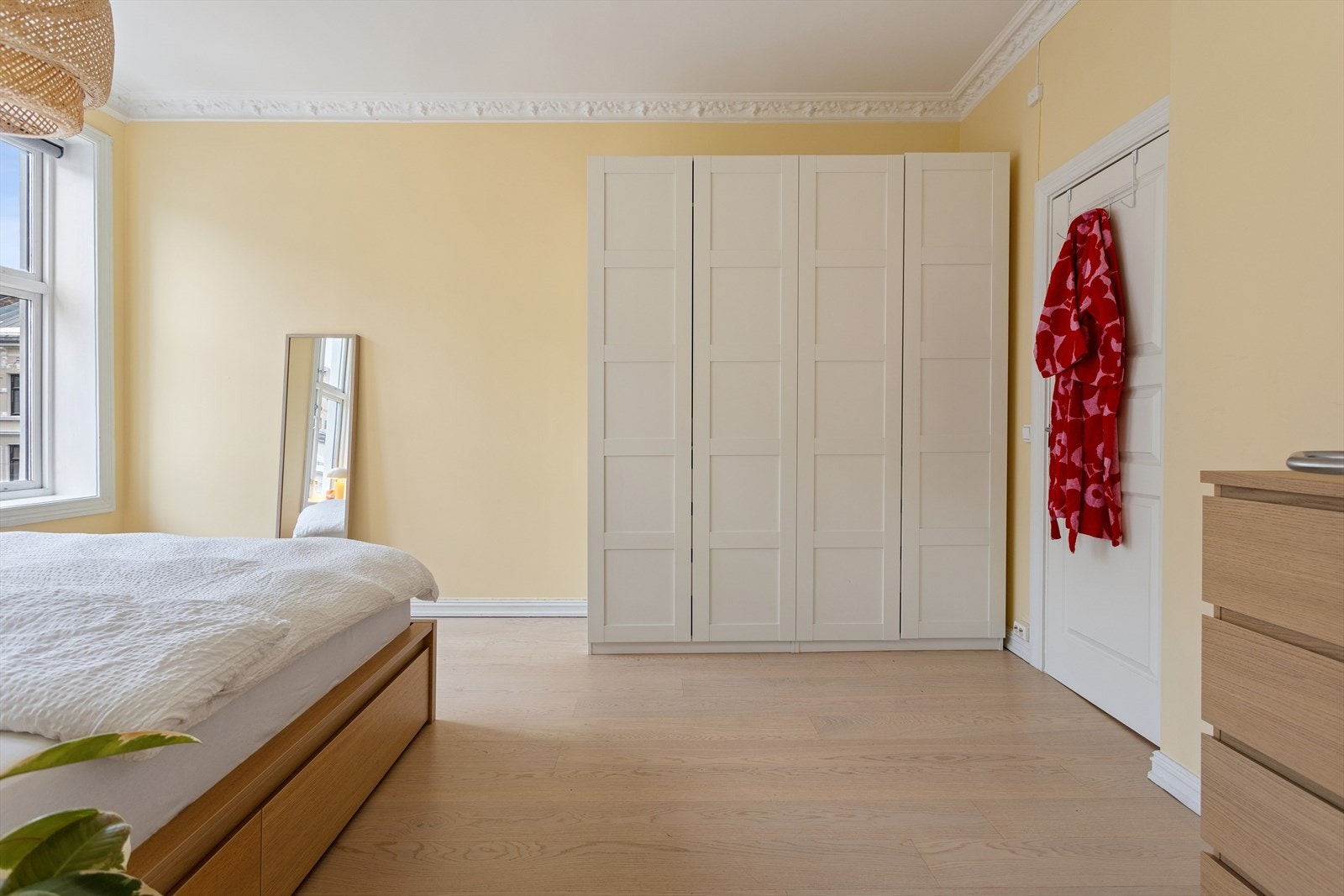 Rommet kan innredes med dobbeltseng og garderobe og annet møblement etter ønske. Galleribilde