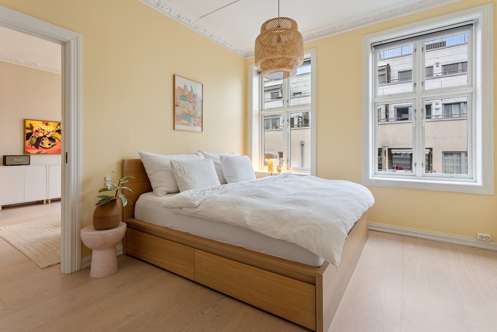 Hovedsoverommet ligger praktisk til på høyre side av entréen Galleribilde