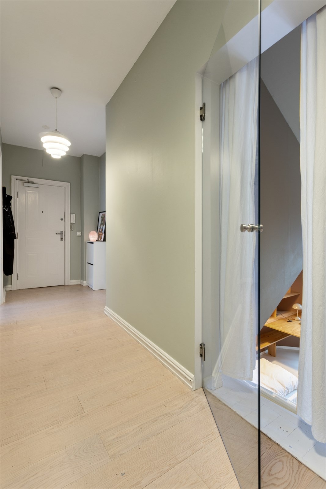 Fra entréen kommer du til soverom/kontor nummer to. Galleribilde