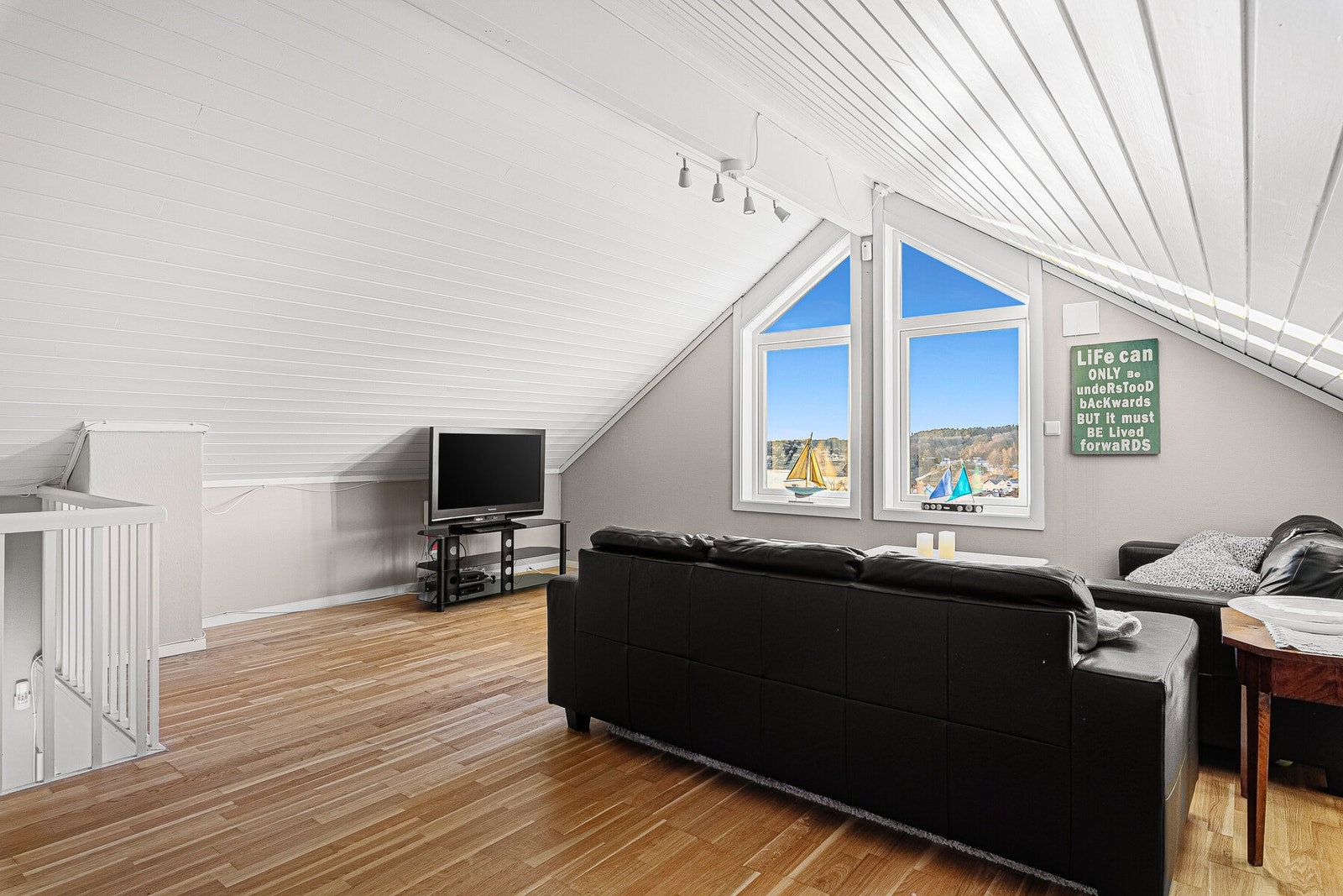 Lys og trivelig stue i 2.etasje. Galleribilde