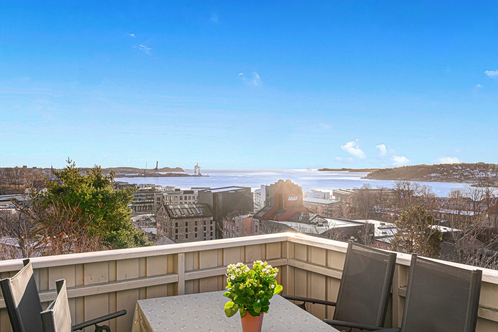 Leinæs & Partners v/ Thomas A. Østmo har gleden av å presentere Gårdsbakken 21A! Galleribilde