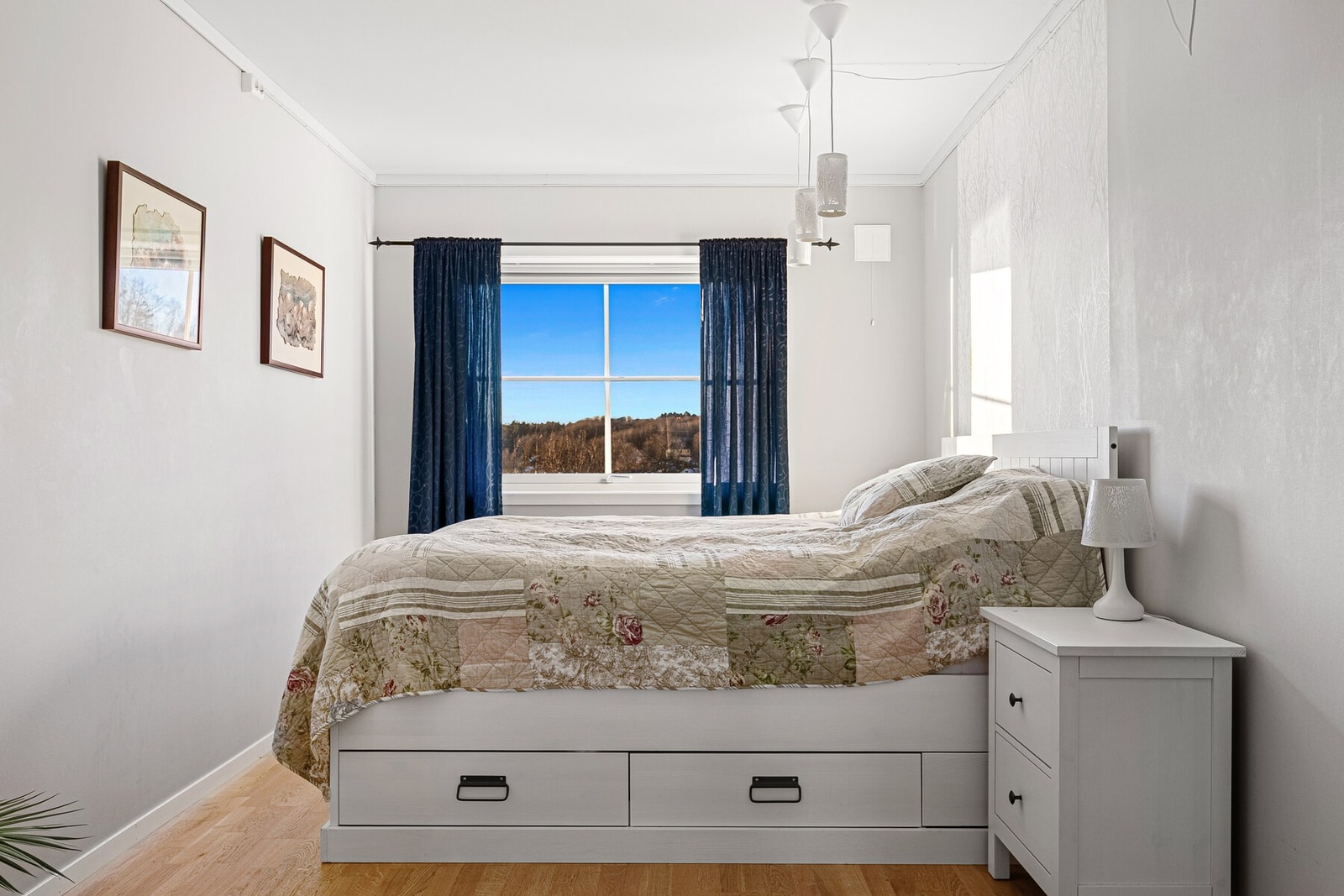 Hovedsoverommet i underetasjen. Galleribilde