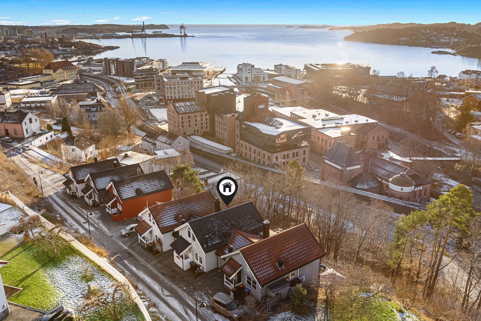 Her bor du med gangavstand til barnehager, skoler, dagligvare, Bøkeskogen med flotte turmuligheter, idretts- og fritidstilbud og Larvik sentrum med alt hva byen har å tilby. Galleribilde