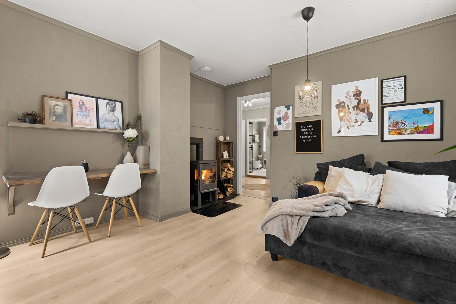 Vedovn gir ekstra komfort og lun stemning på kjøligere dager, og bidrar samtidig til effektiv oppvarming. Galleribilde