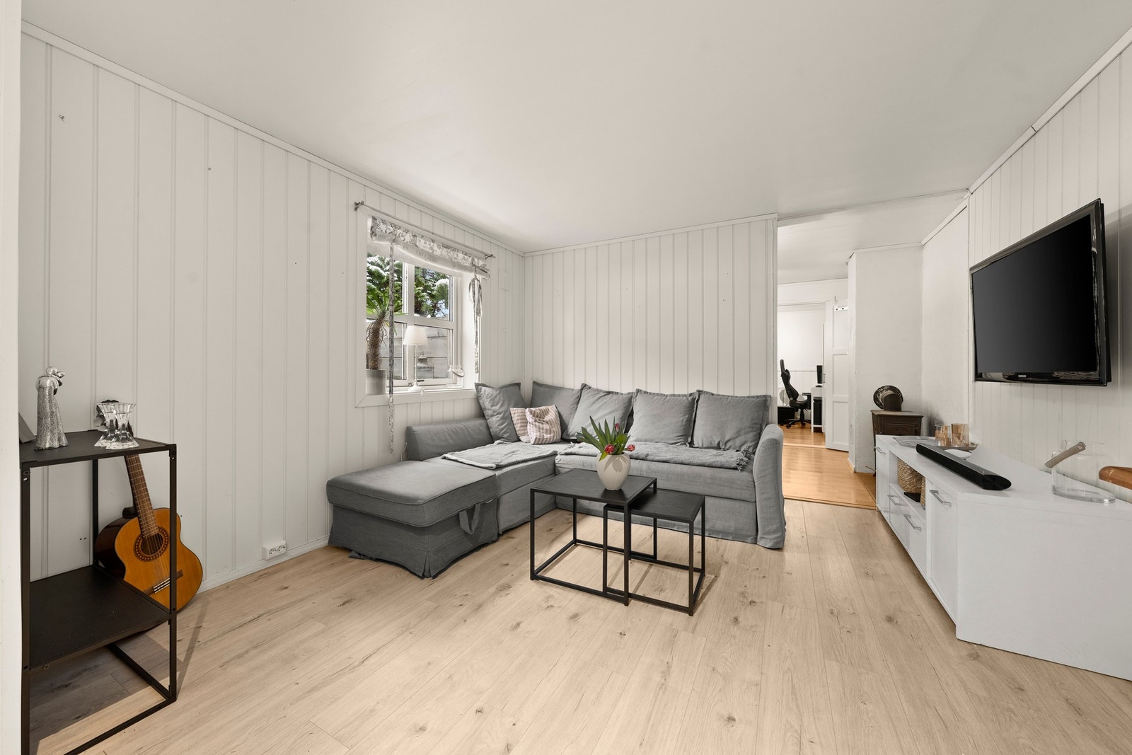 I underetasjen er det etablert en godkjent utleieleilighet, ferdigstilt og godkjent i 2014. Galleribilde