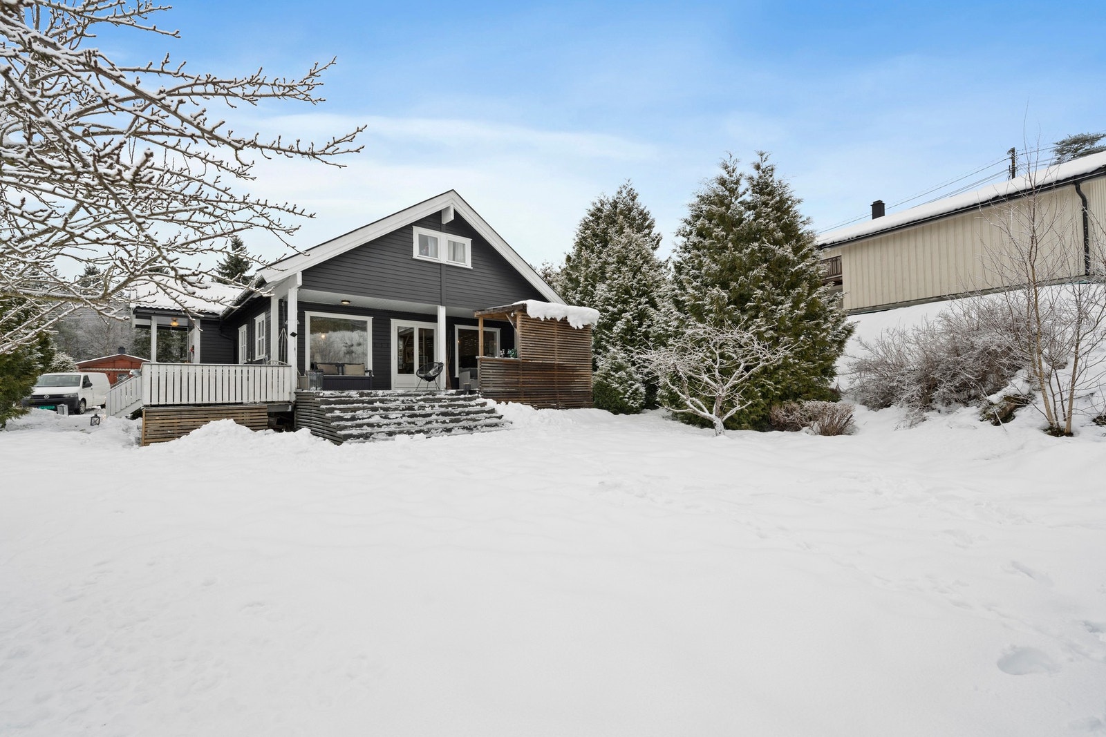 Velkommen til Hesteskoen 26 - en innholdsrik og familievennlig enebolig over tre plan med godkjent utleiedel. Galleribilde