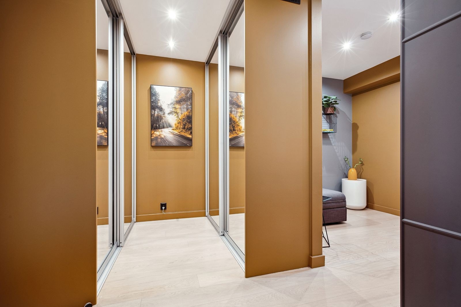 Praktisk garderoberom. Galleribilde