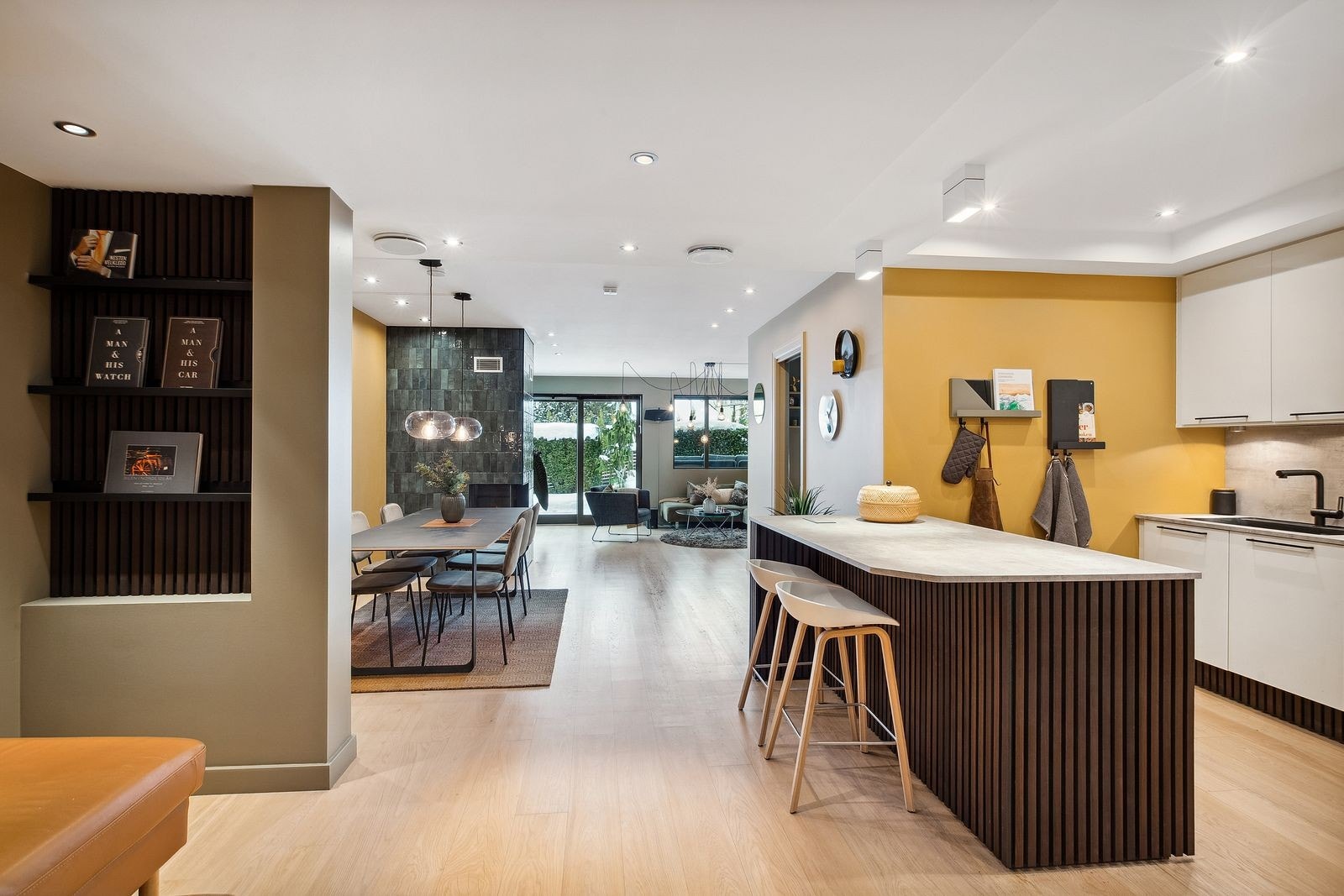 Velkommen til Furulundtoppen 9C! En lekker leilighet med stor terrasse, to bad og garasjeplasser. Galleribilde