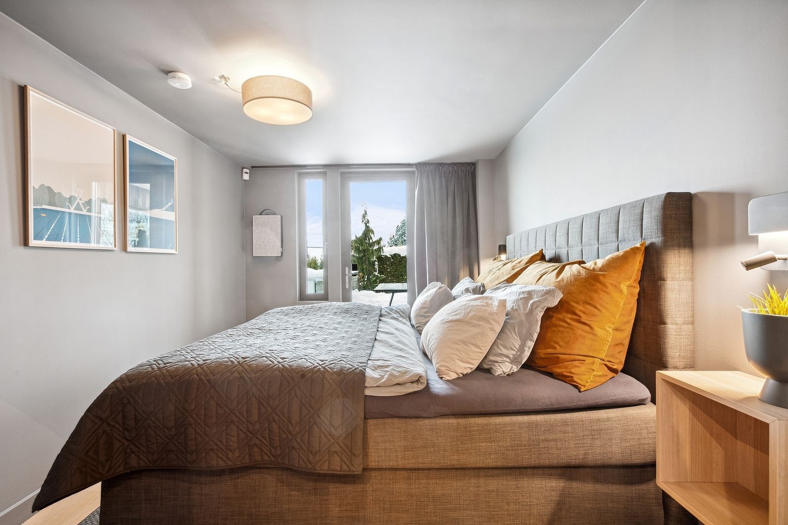 Hovedsoverom med direkte utgang til terrasse. Galleribilde