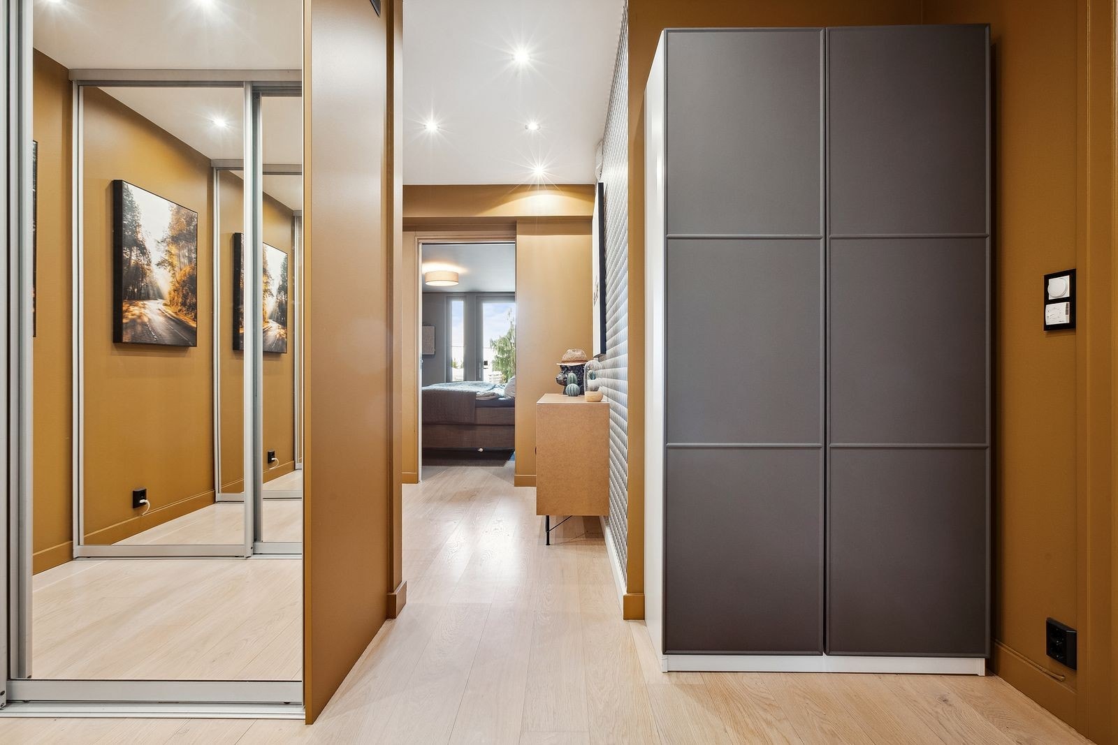 Fra garderobe mot hovedsoverom. Galleribilde
